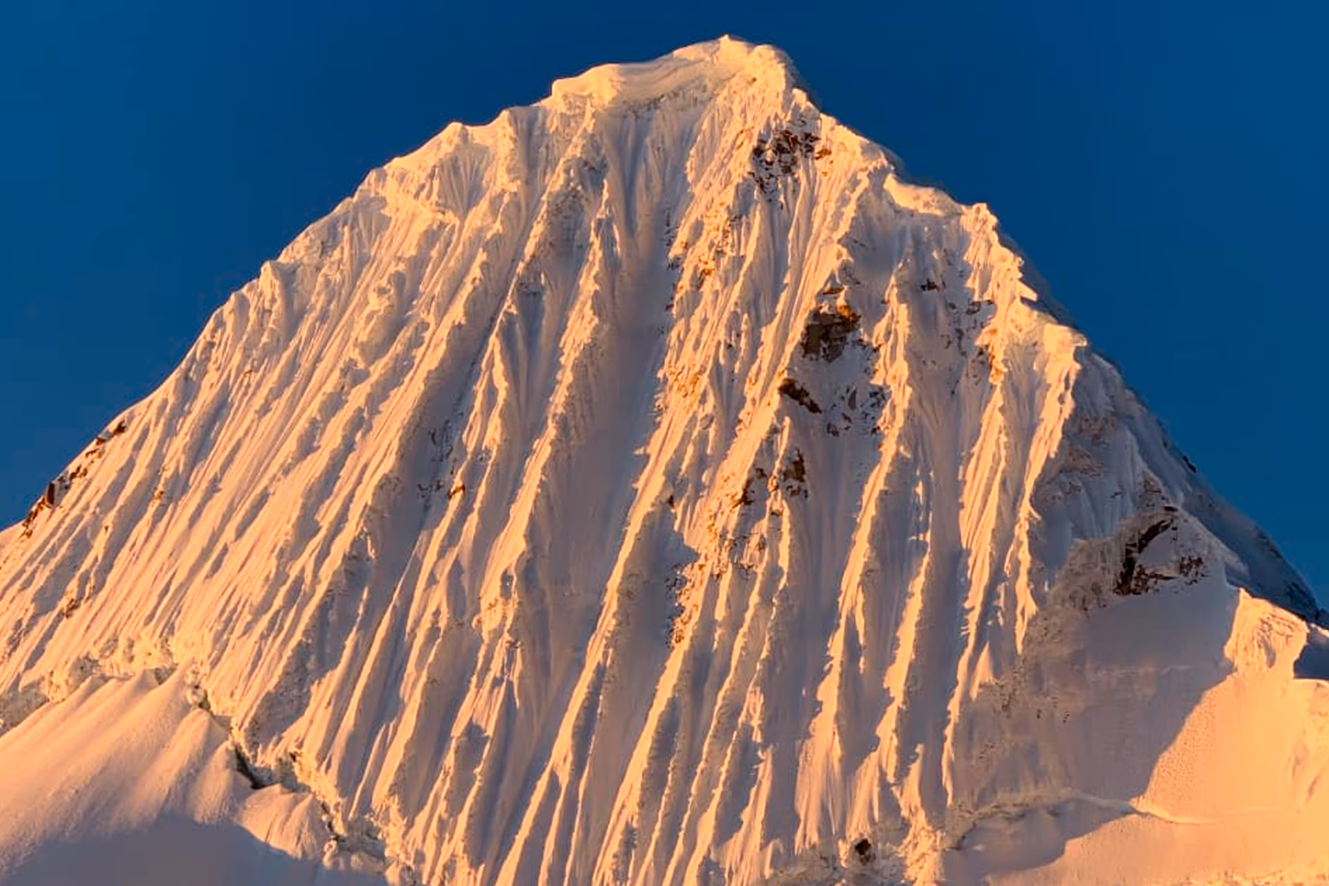 NEVADO ALPAMAYO 5947M 5