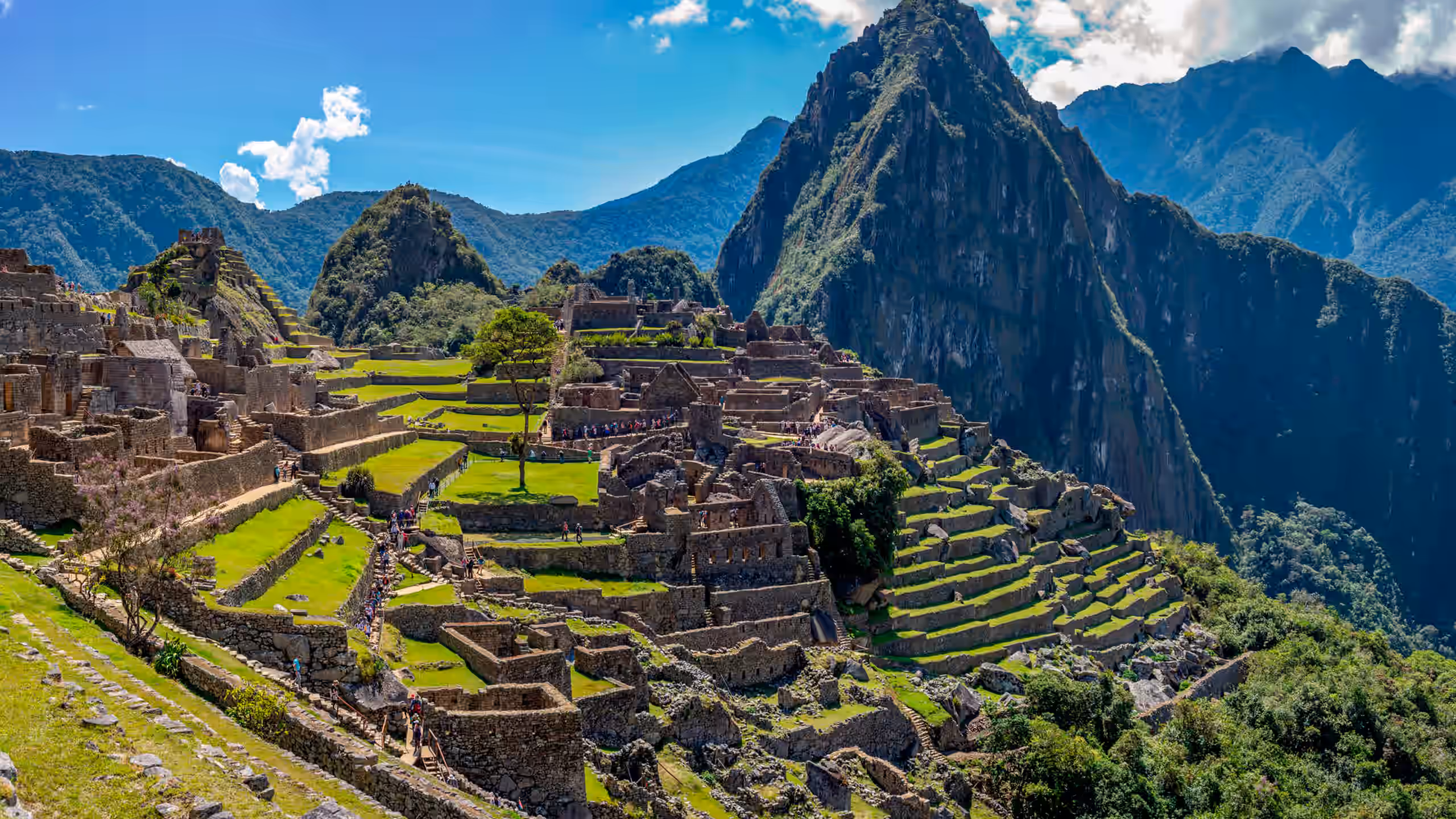 MACHU PICCHU AL AMANECER